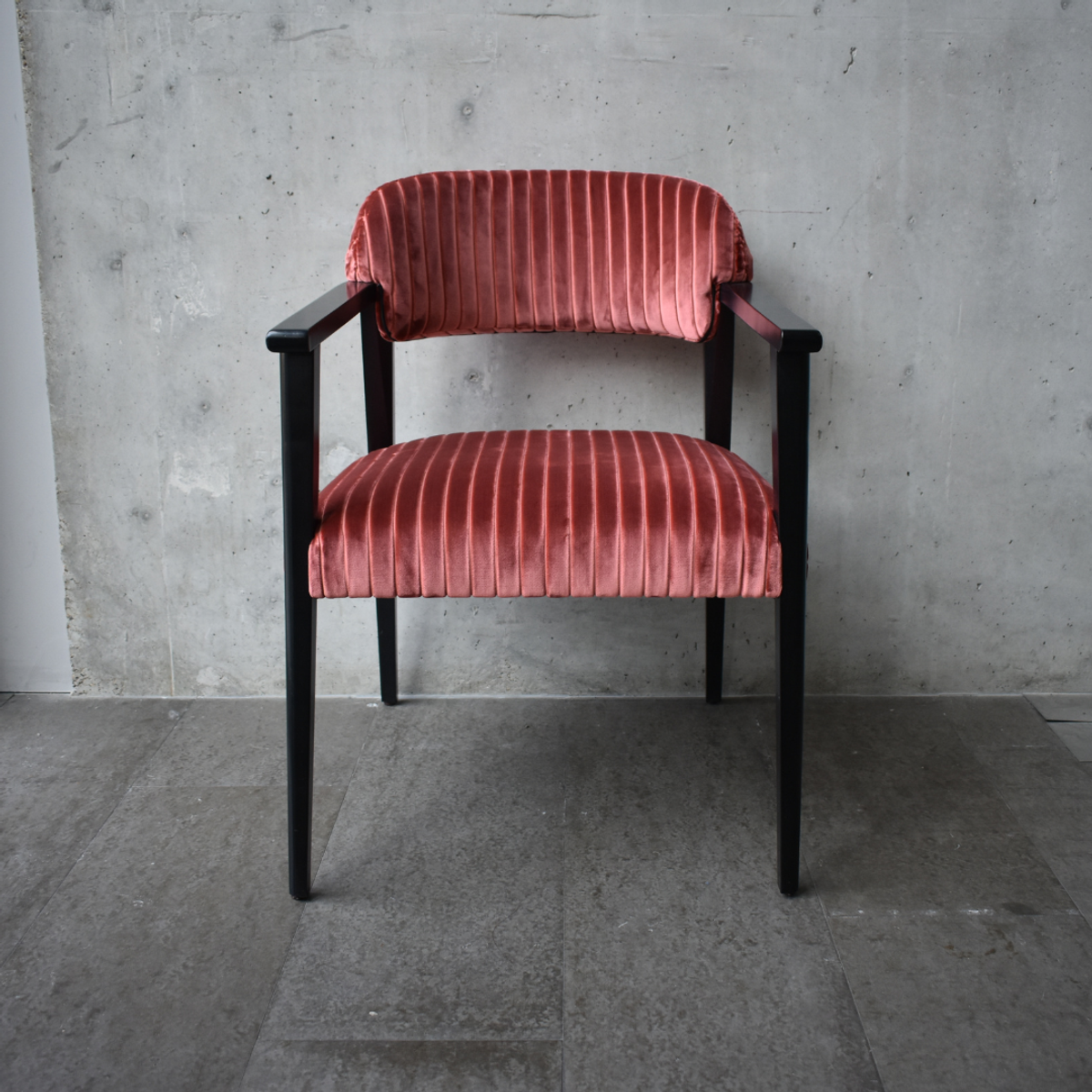 Dario armchair showroom 1
