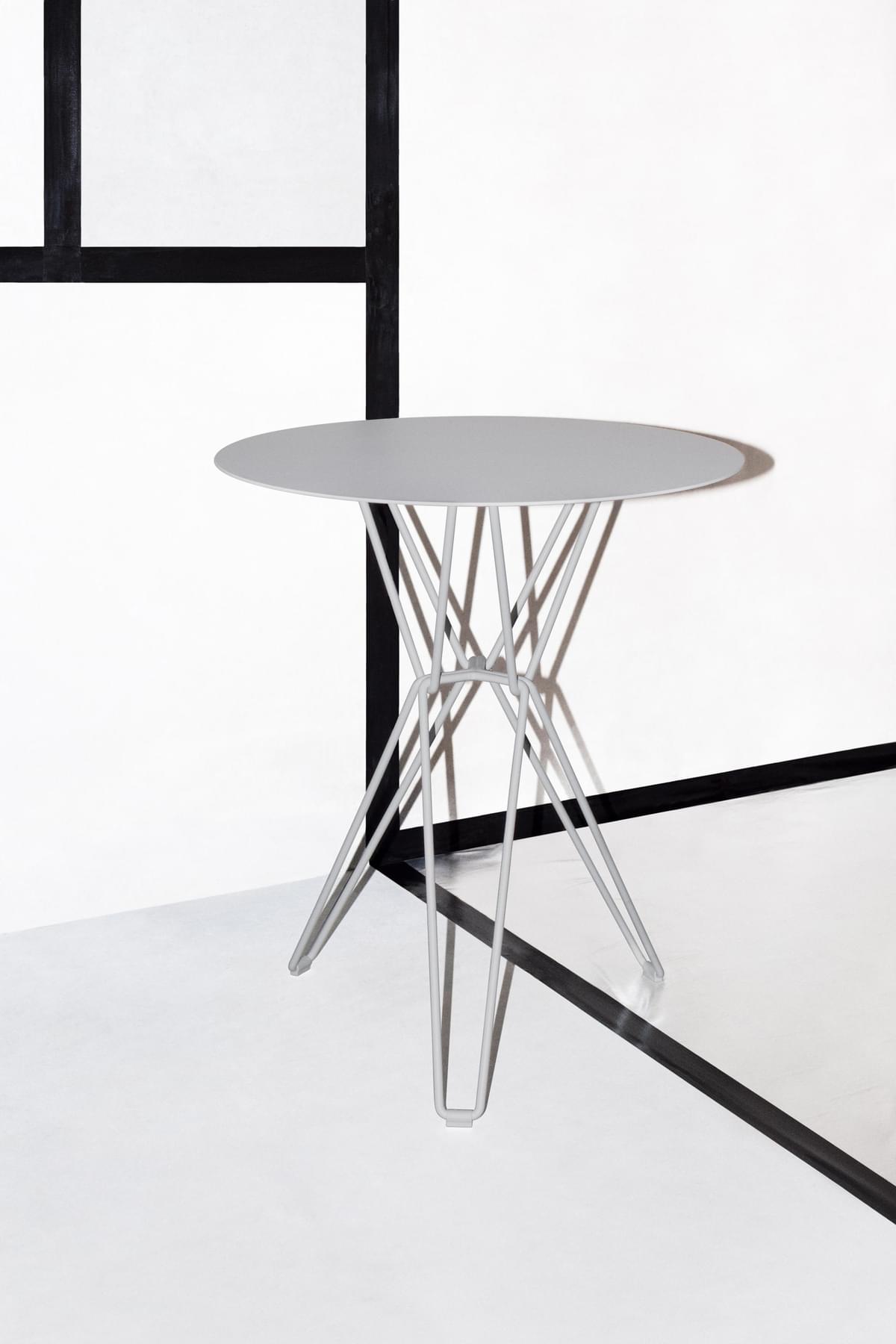 Tio Table White Round Inside Out Contracts